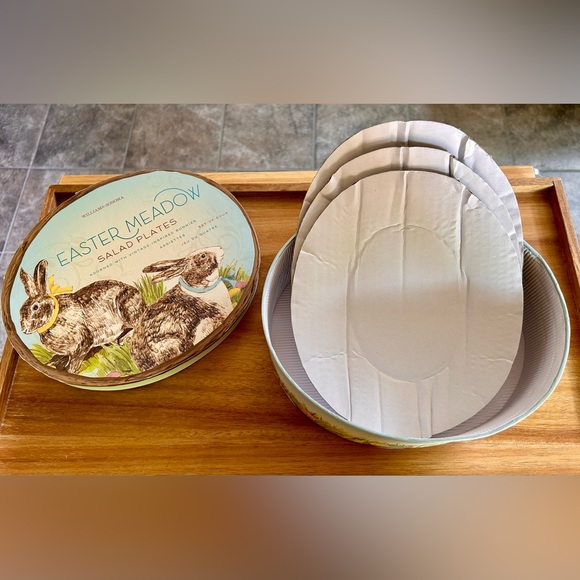 New in Box Williams Sonoma
Easter Meadow Bunny Salad Plates
Set of 4